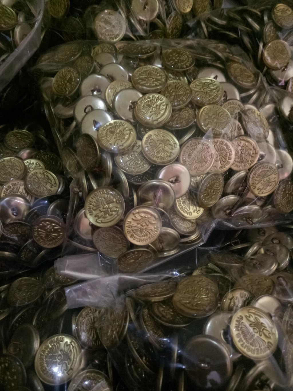 Kancing Jaket Almamater Universitas Negeri Riau Atau Sering Juga Disebut UNRI