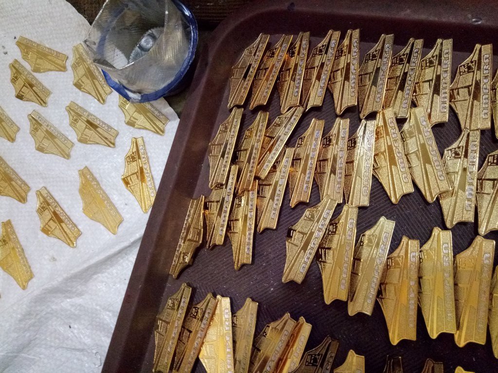 Pin ampera,Name Tag , Dari Jenis Bahan Baku Plat Kuningan Bagian Permukaan Di Lapisi Resin