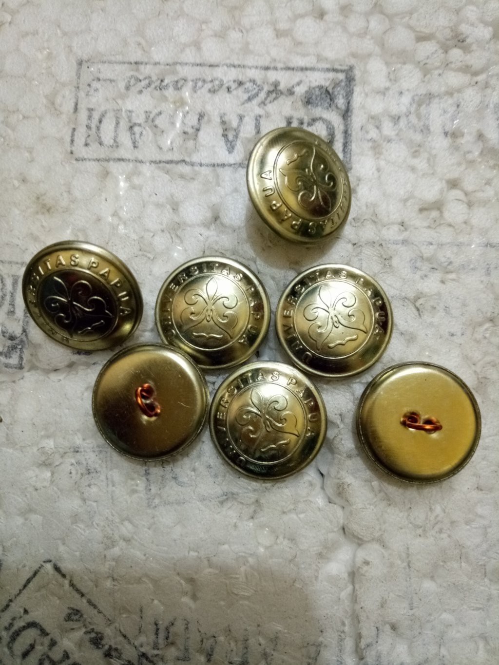 Kancing Jaket Almamater Universitas Papua