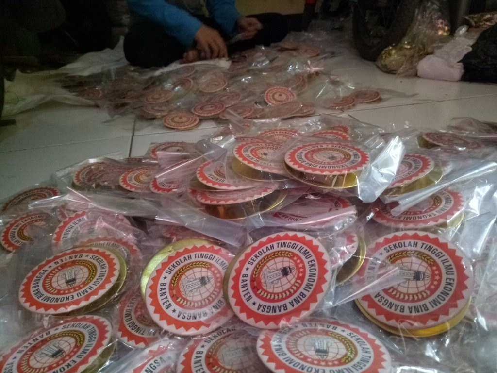 Medali Wisuda Sekolah Tinggi Ilmu Ekonomi Bina Bangsa