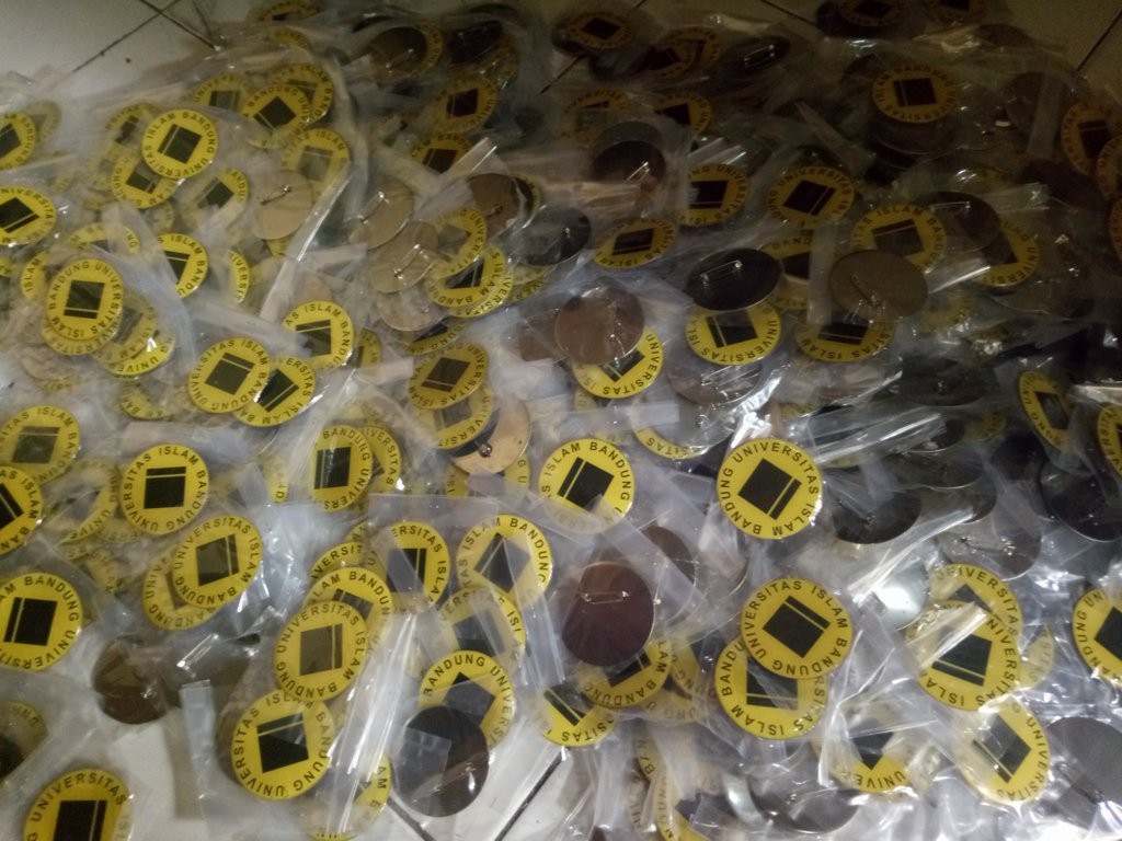 Medali Wisuda Universitas Islam Bandung