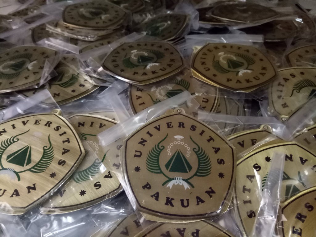 Medali Wisuda Universitas Pakuan