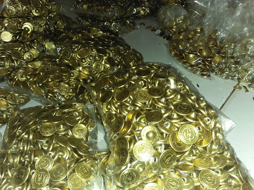 Kancing Jas Almamater Universitas Negeri Yogyakarta