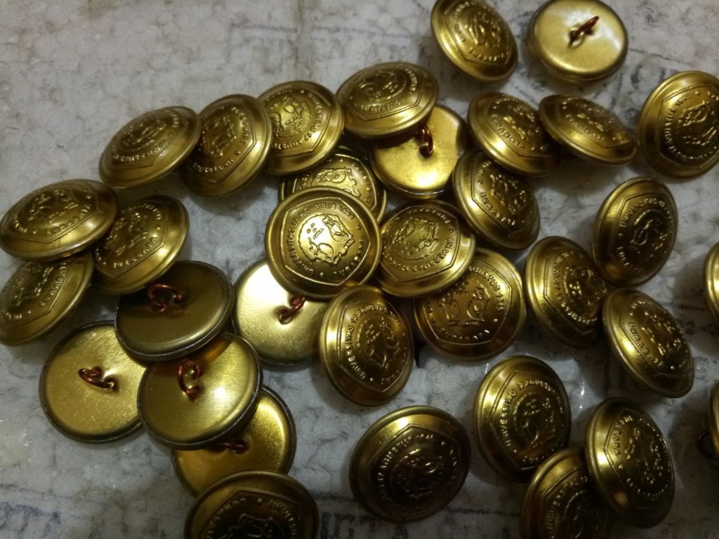 Kancing Jas Almamater Untag Surabaya