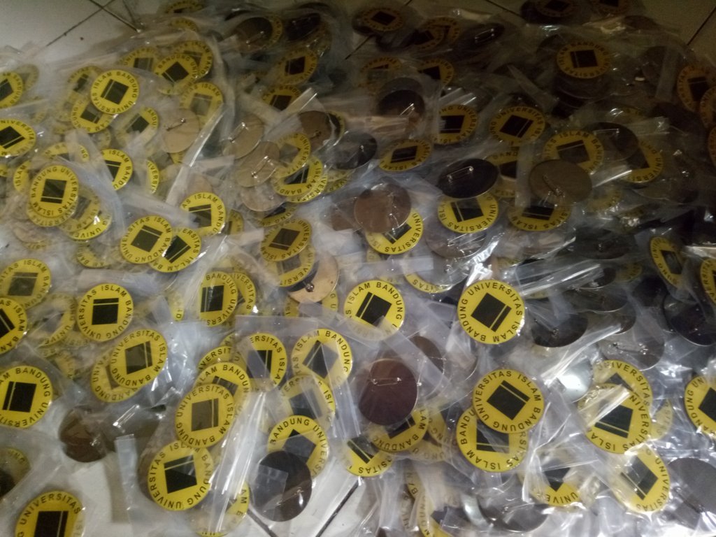 Medali Wisuda Universitas Islam Bandung